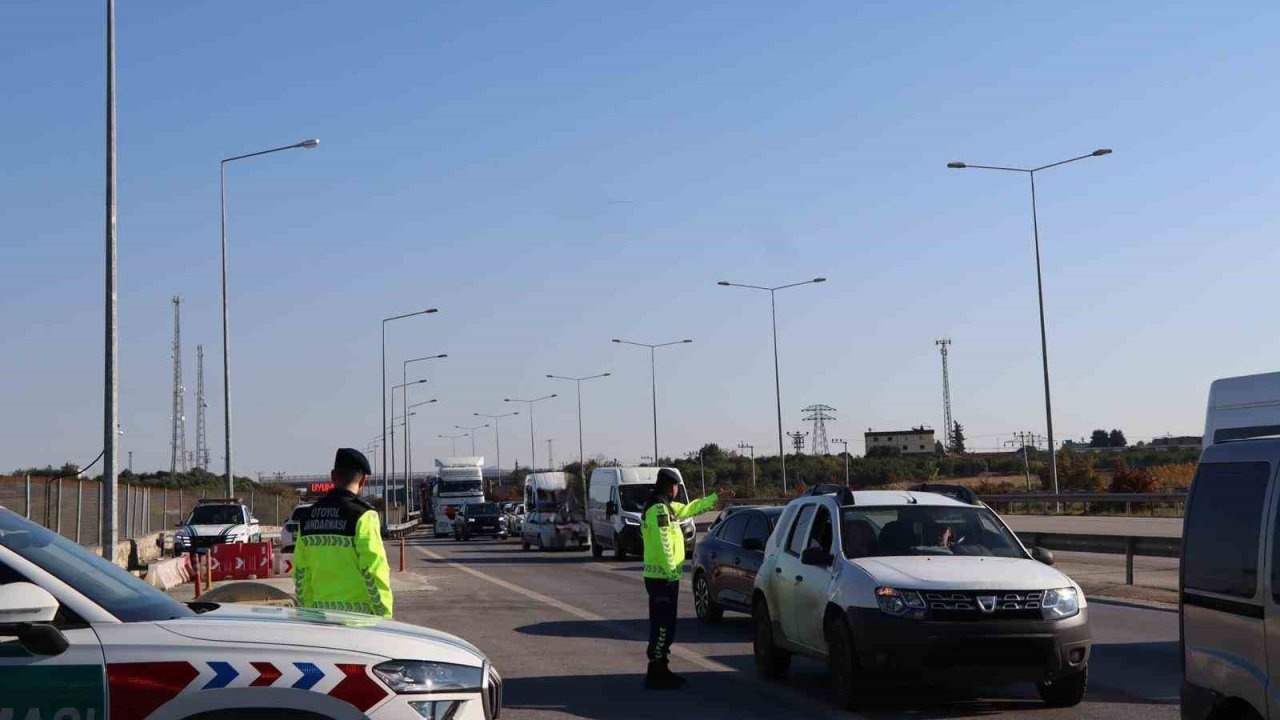 Mersin’de otoyollarda trafik denetimleri aralıksız sürüyor