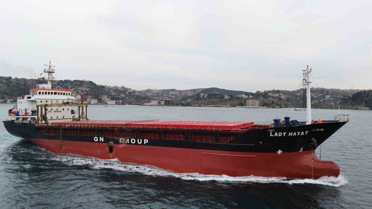 Romanya’da kazaya karışan Türk gemisi İstanbul Boğazı’ndan geçti