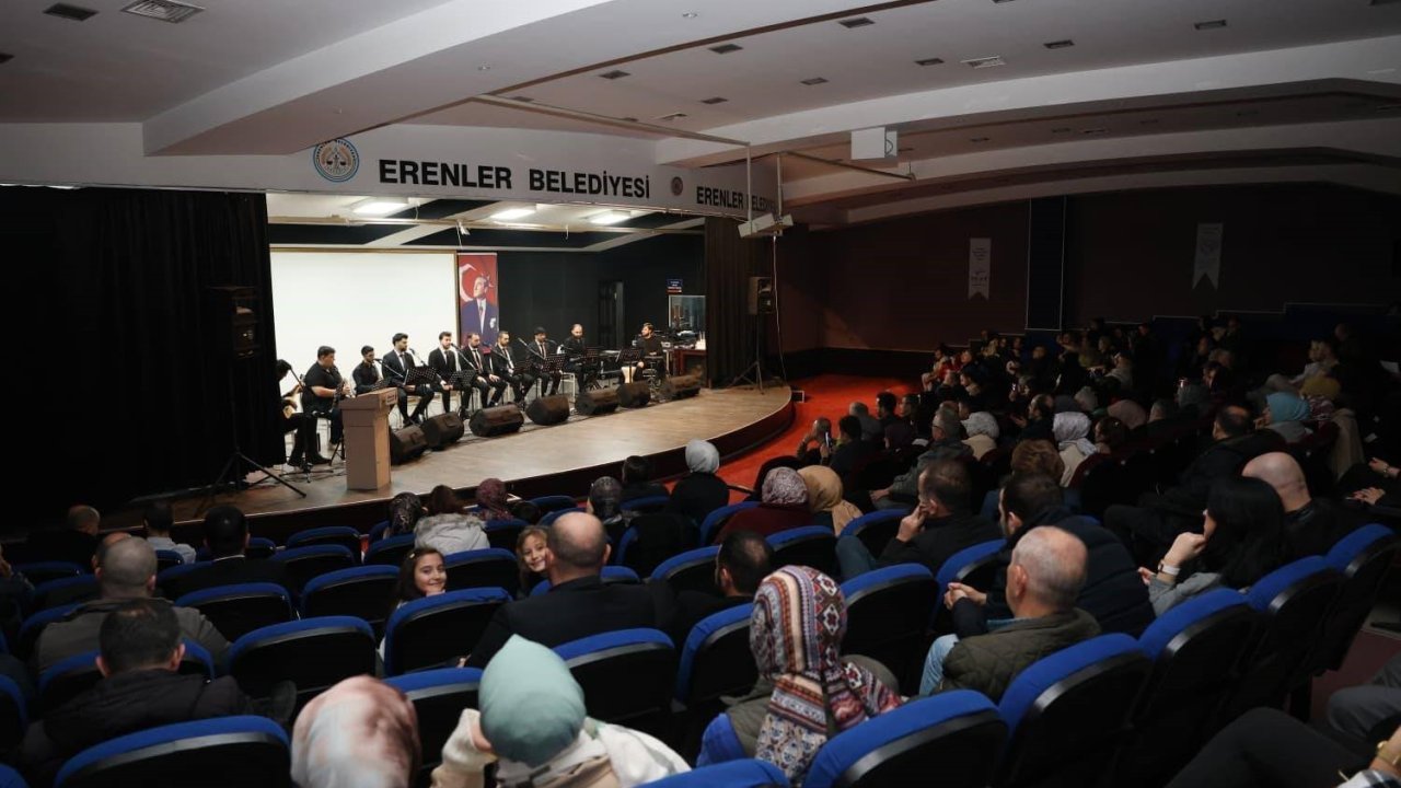 Erenler’de Hikayeli Türküler Konseri’ne vatandaştan ilgi