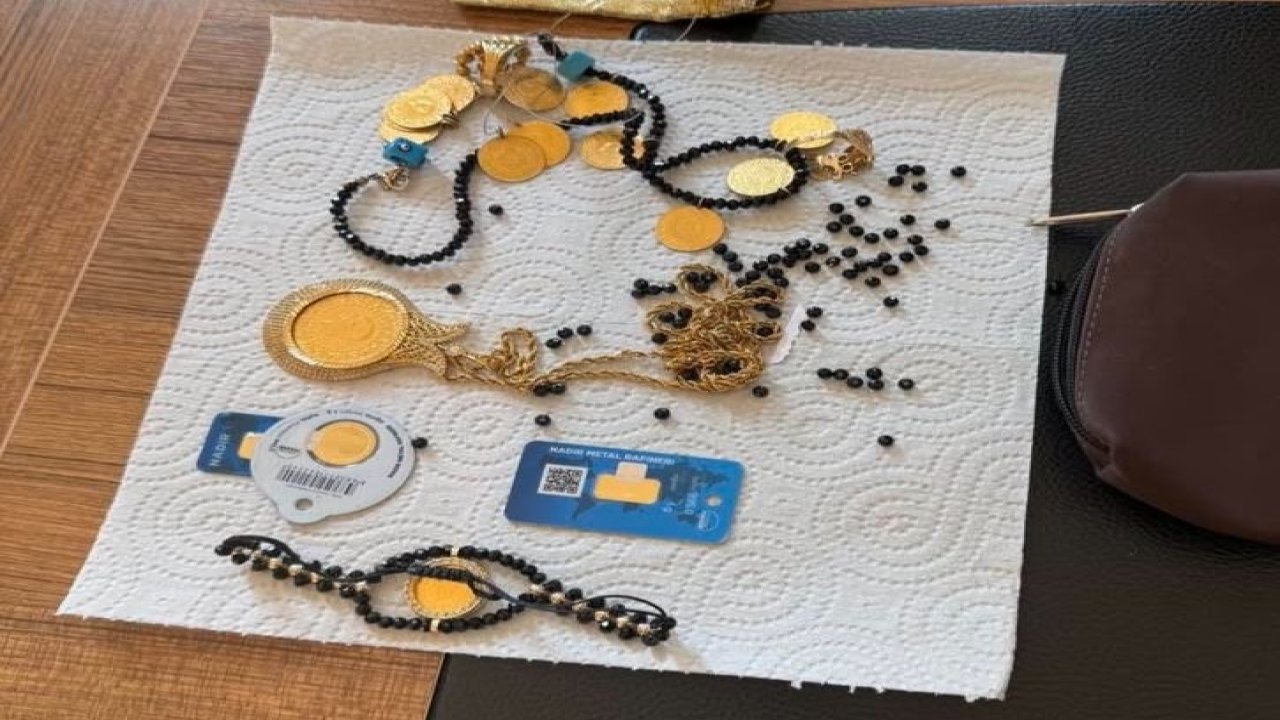 Ağrı’da yolda bulunan altınlar sahibine ulaştırıldı