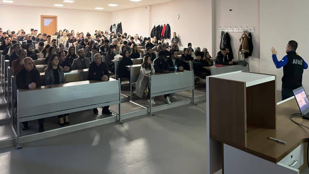 Üniversitede afet bilinci ve arama kurtarma sempozyumu düzenlendi