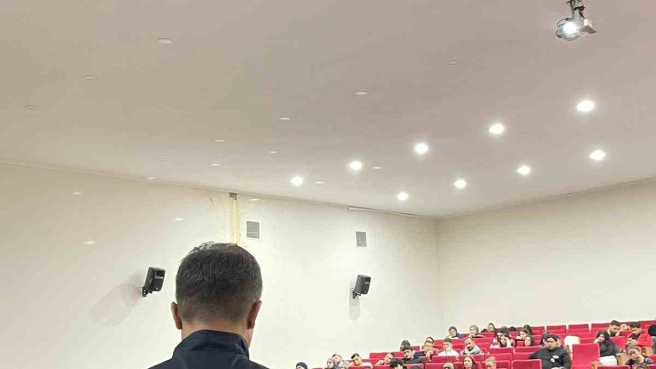 Nazilli İktisadi ve İdari Bilimler Fakültesi’nde ’Siber Güvenlik Semineri’ düzenlendi