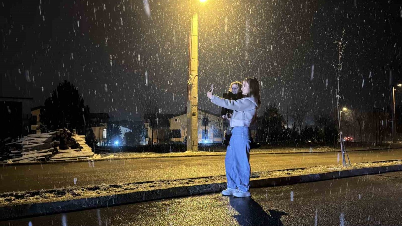 Safranbolu’nun yüksek kesimlerinde kar yağışı etkili olmaya başladı