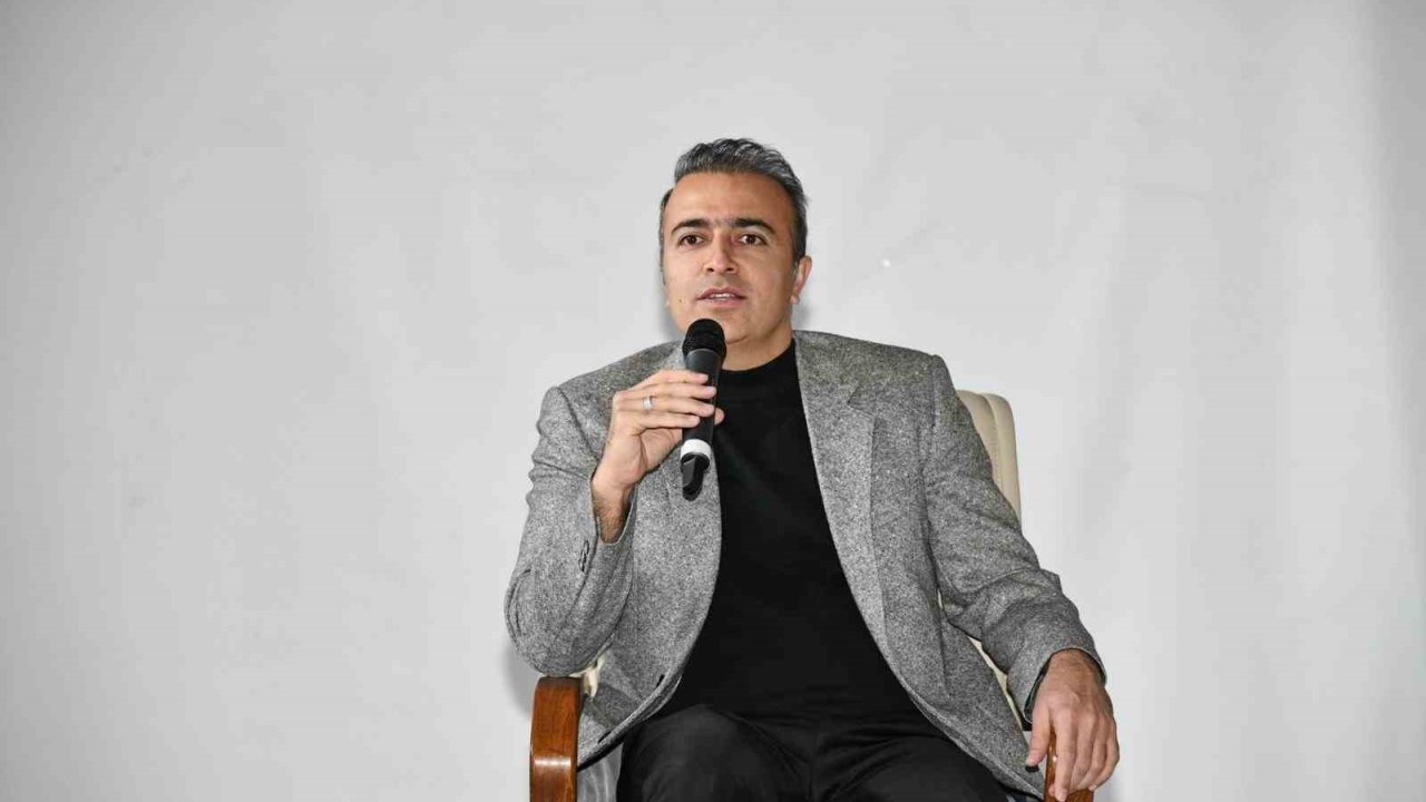 Ardahan Valisi Hayrettin Çiçek, "Kariyer Günleri" etkinliğinde öğrencilerle bir araya geldi