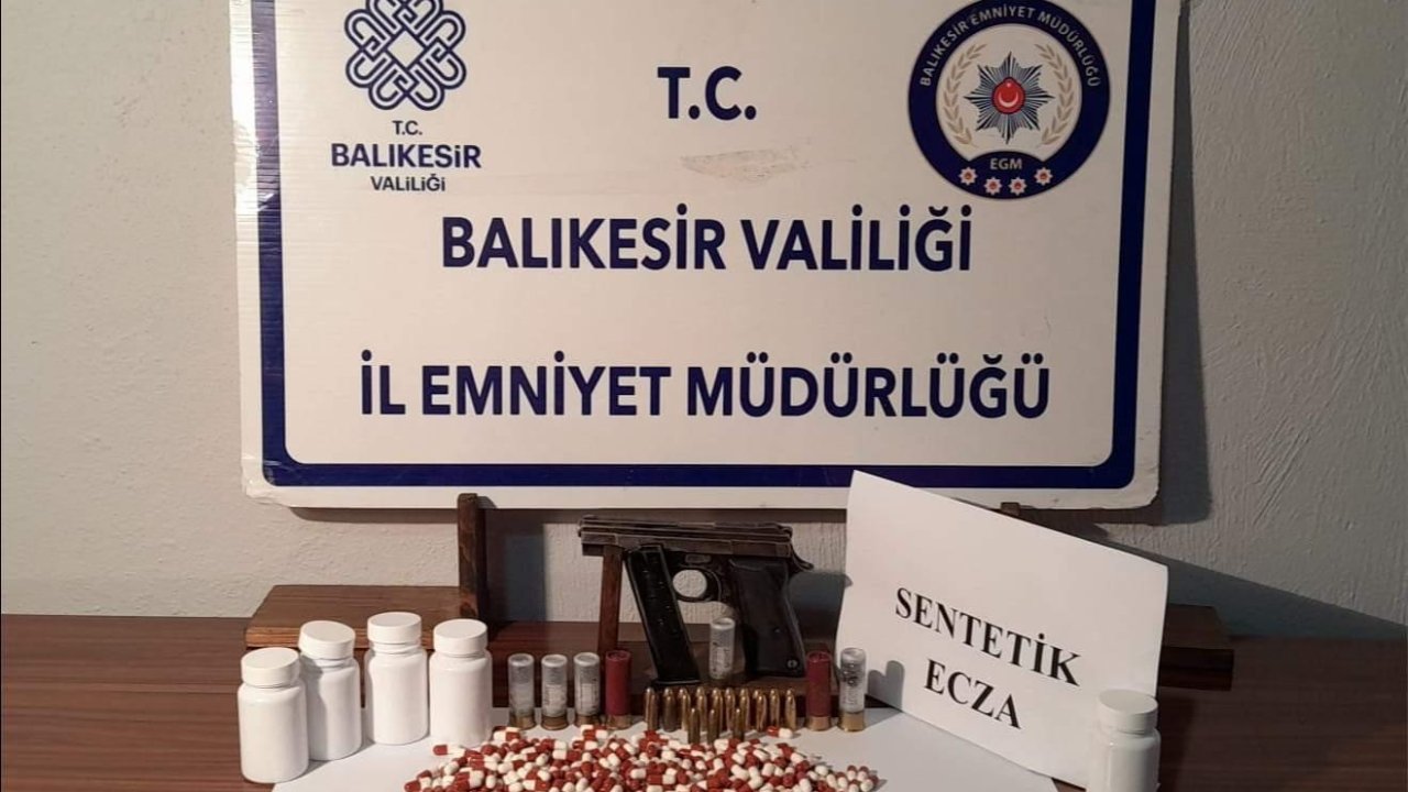 Gönen polisi uyuşturucu ve ruhsatsız silaha geçit vermedi