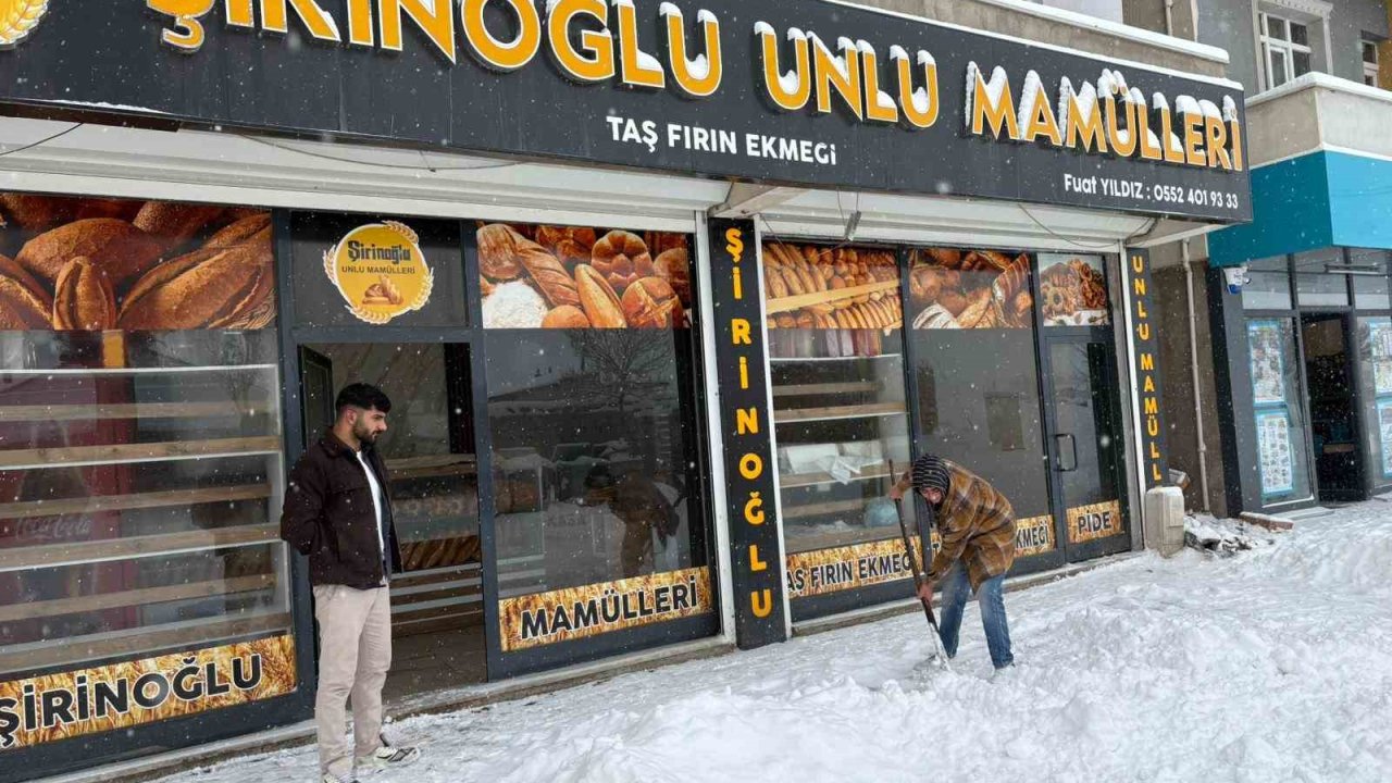 Diyadin’de kar yağışı hayatı olumsuz etkiledi