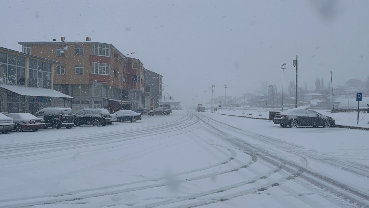 Kars’ta 81 Köy Yolu Ulaşıma Kapalı