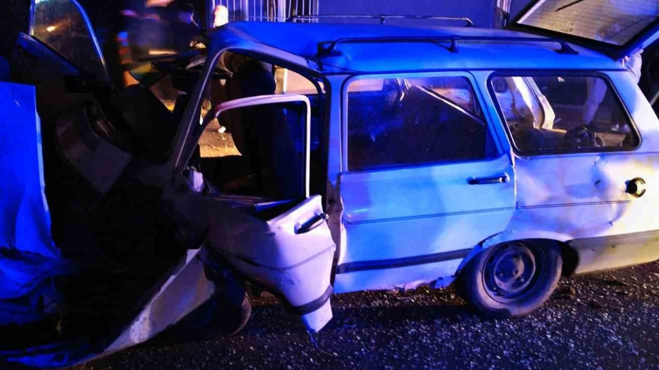 Direksiyon hakimiyeti kaybolan araç yoldan çıktı 4 yaralı