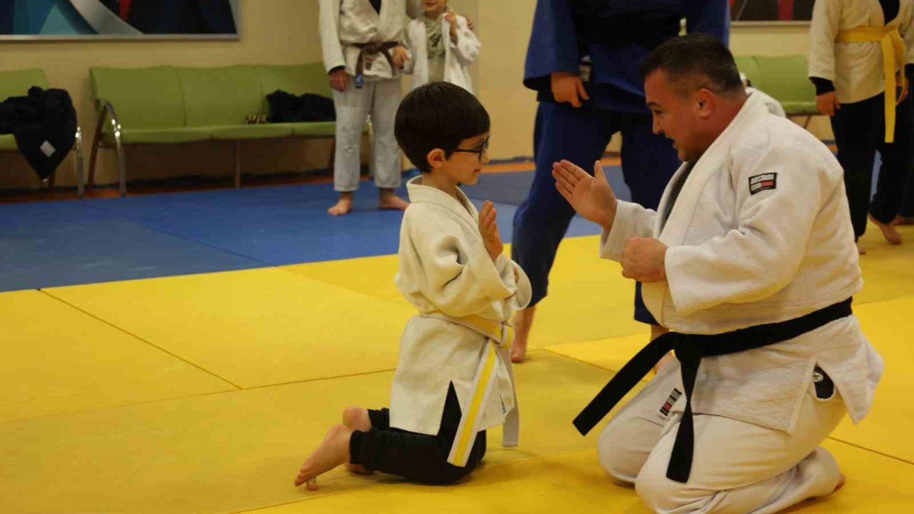 Bilecik’te judoculara moral veren antrenman
