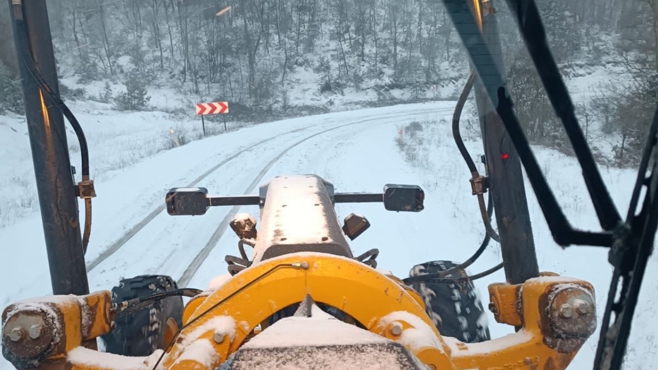 Kar yağışının etkili olduğu Bilecik’te ekipler sahada