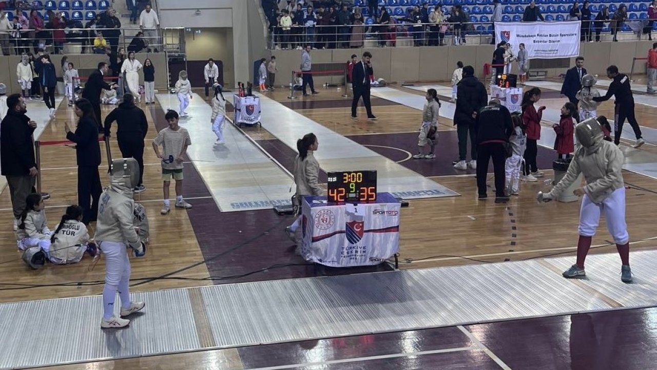 Eskişehir’de Eskrim Kılıç Türkiye Kupası heyecanı yaşandı