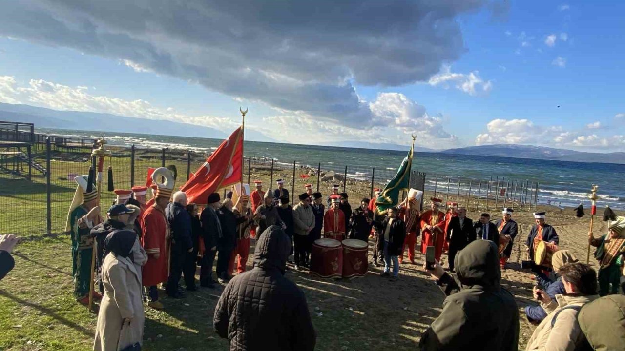 Patrikhane’ye mehterli cevap