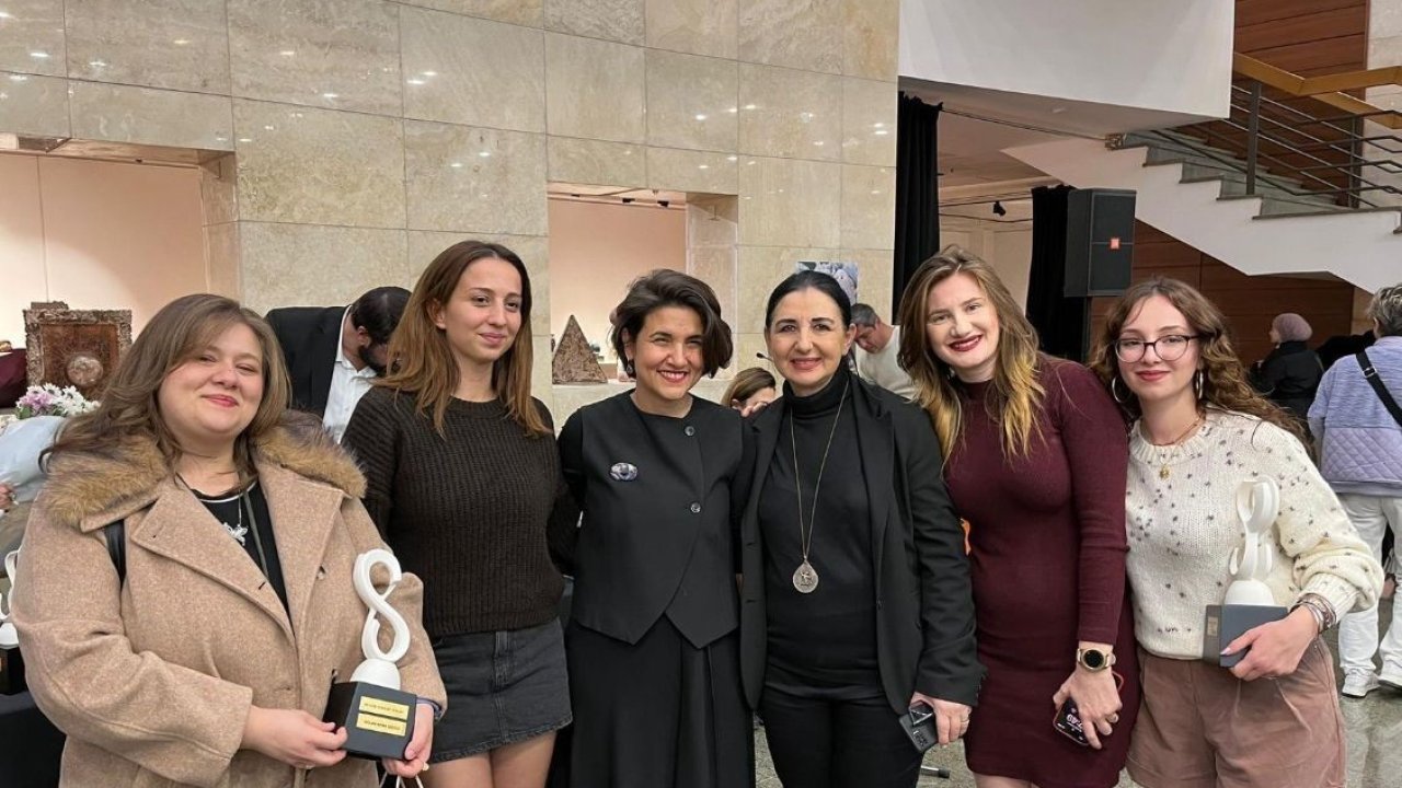 Seramik ve Cam Bölümü öğrencilerinden İzmir’de önemli başarı