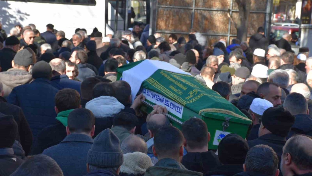 Mekke’de ring otobüsünün çarptığı Türk umreci memleketi Sakarya’da defnedildi