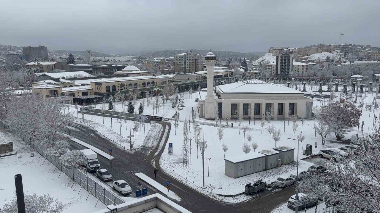 Gaziantep’te beklenen kar yağışı öncesi okullara tatil kararı