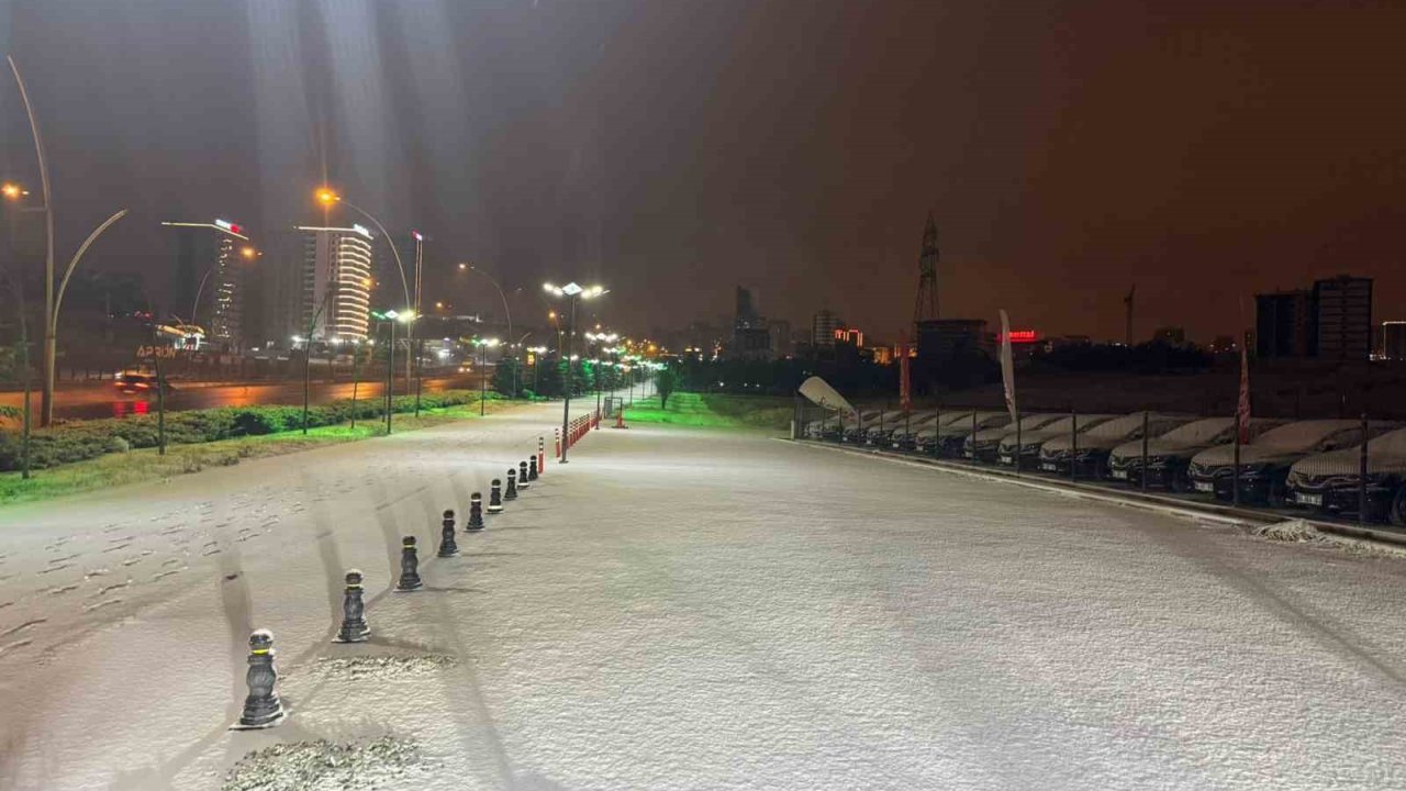 Ankara’da kar yağışı etkili oldu