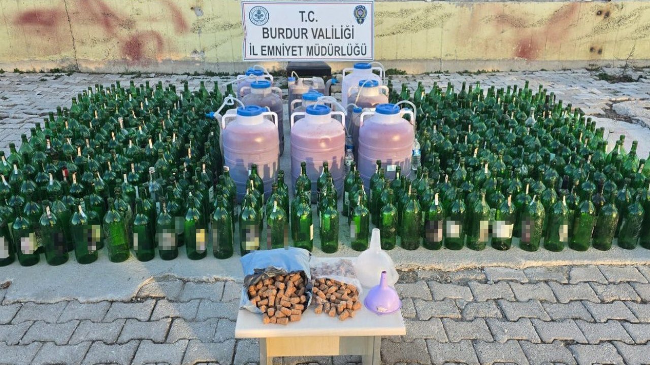Burdur’da yüzlerce litre kaçak alkol ele geçirildi