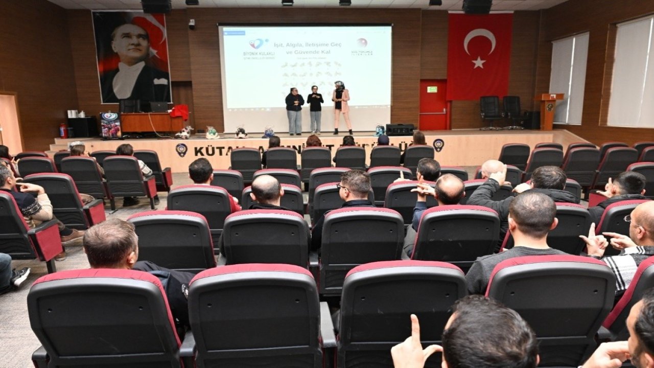Kütahya İl Emniyet Müdürlüğü personeline işaret dili bilgilendirmesi