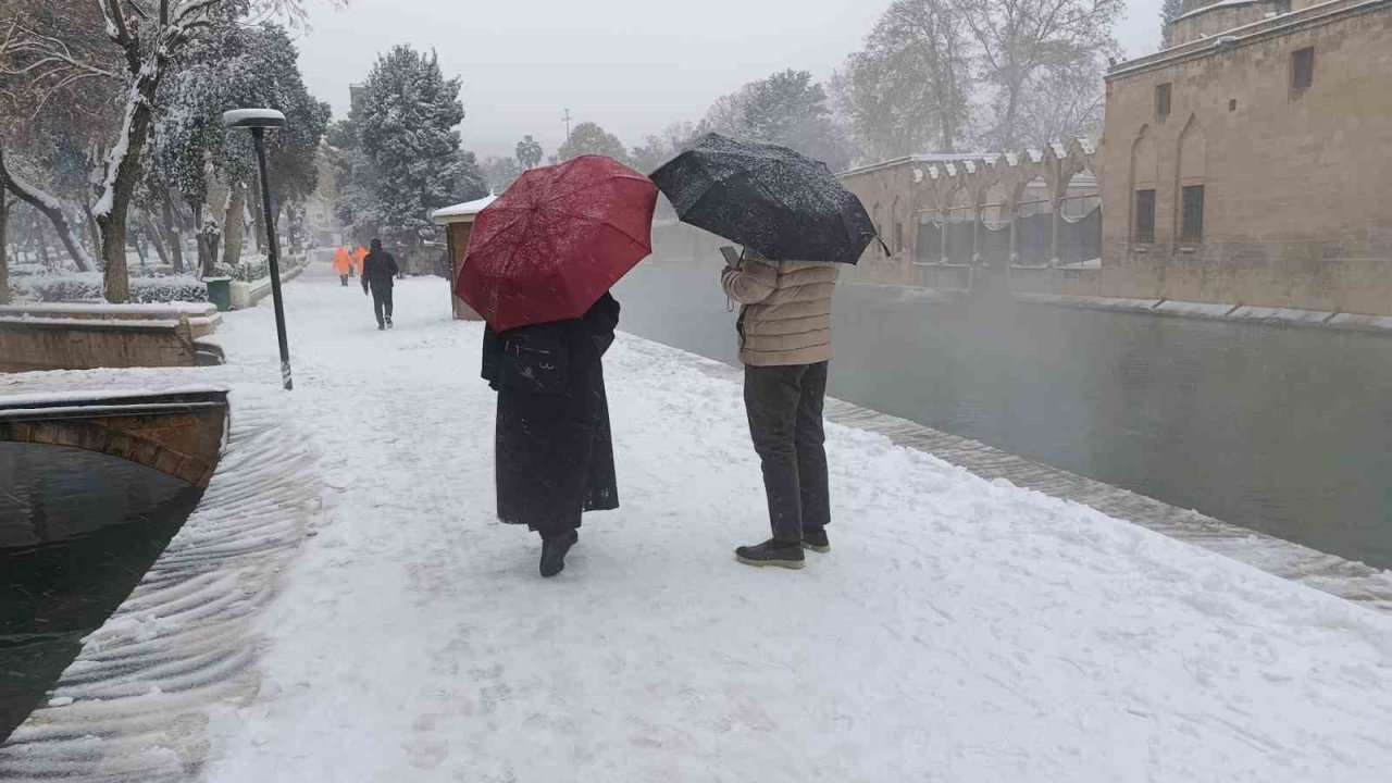 Balıklıgöl beyaza büründü