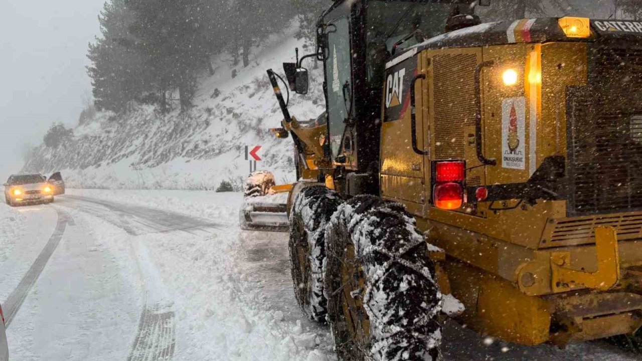 Onikişubat Belediyesi 60 araçla sahada
