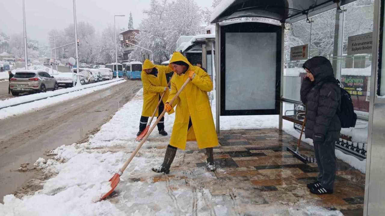 Kahramanmaraş’ta yaya yolları temizleniyor