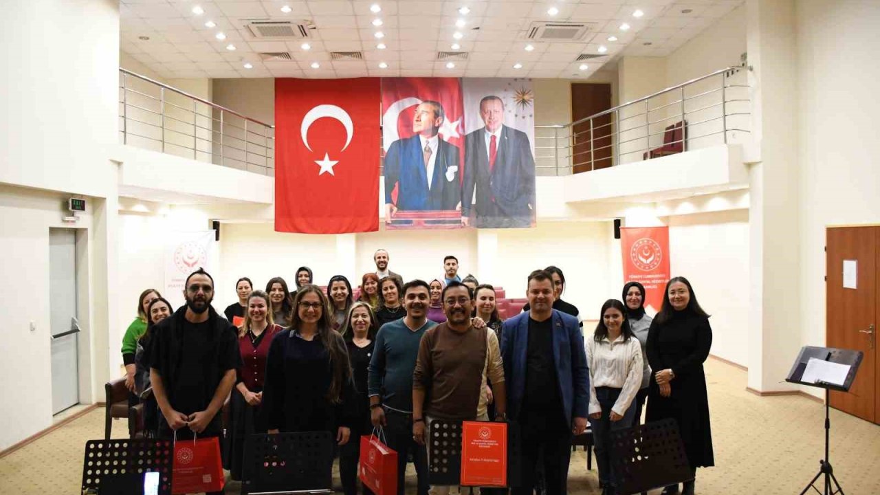 Şehit yakınları ve gaziler için "Ay Yıldız" korosu kuruldu