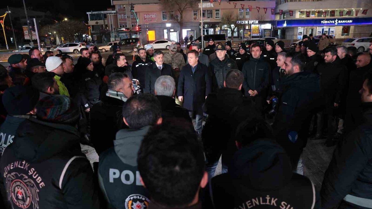Vali Aydoğdu’dan yılbaşı gecesi emniyet güçlerine moral ziyareti