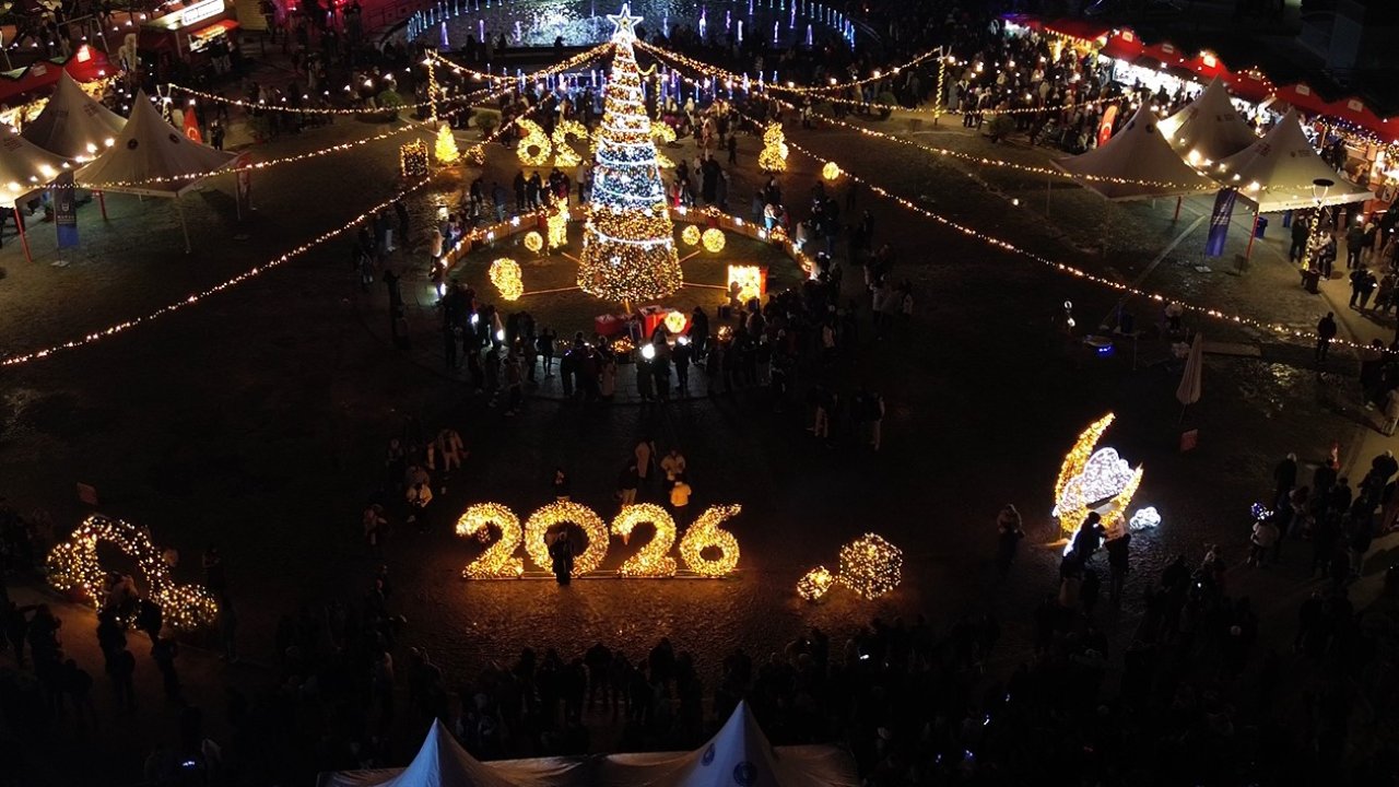 Bursa Yeni Yıl Meydanı’nda yılbaşı coşkusu