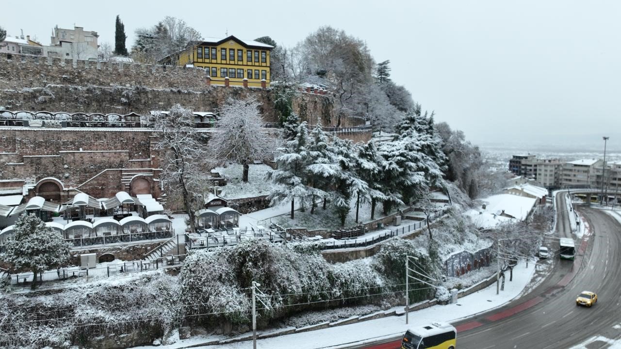 Bursa yeni yıla karla uyandı...Beyaz güzellik havadan böyle görüntülendi