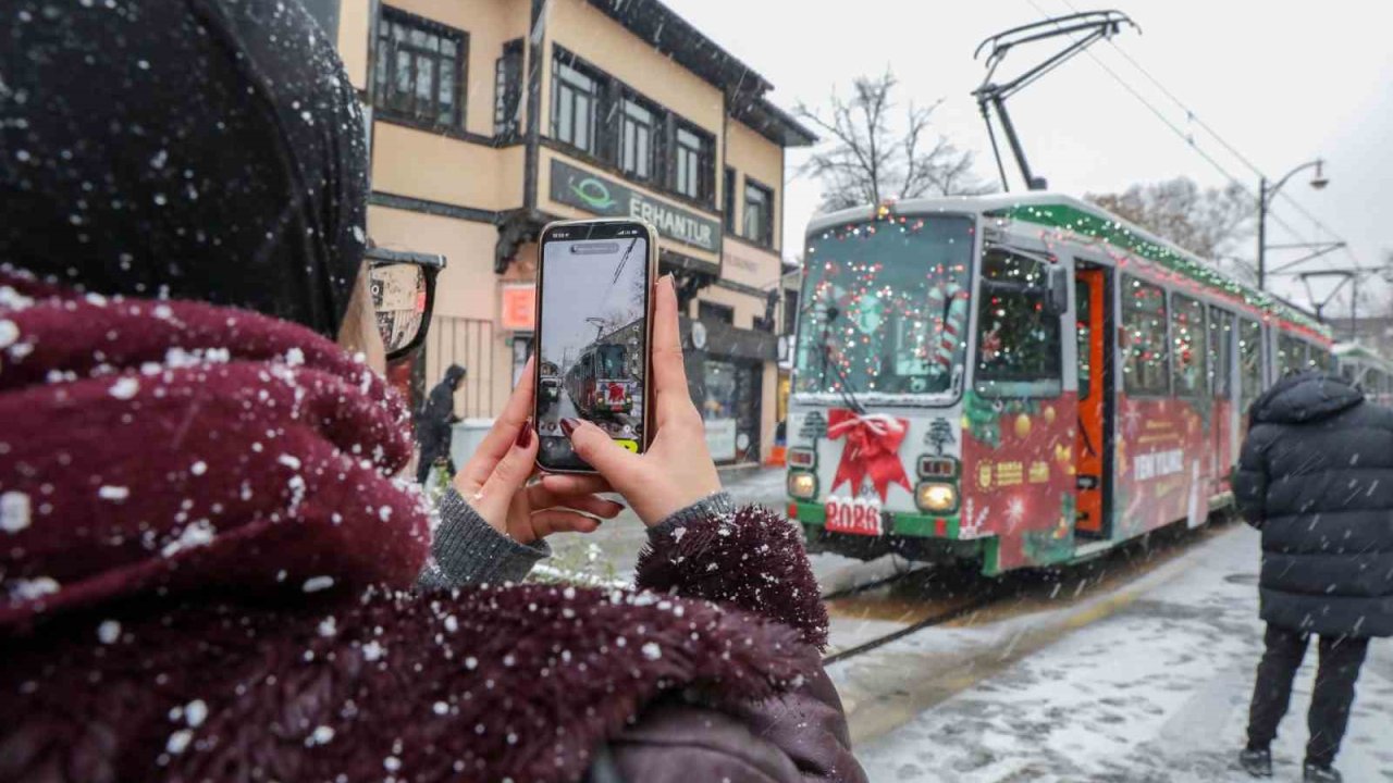 Bursa’da yeni yıl coşkusu nostaljik tramvayla yaşanıyor