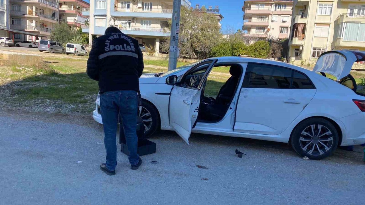 Antalya’da seyir halindeki otomobile silahlı saldırı: 1 yaralı