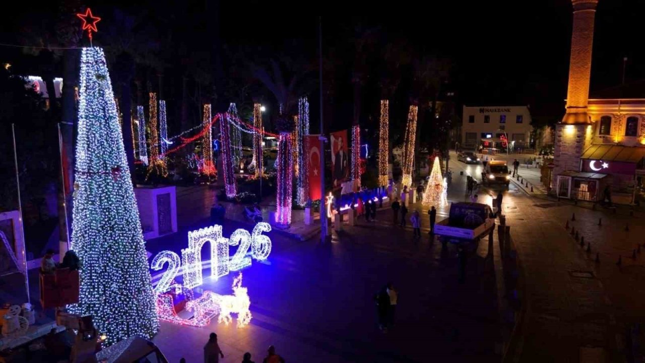 Meydanın ışıltısı fotoğraf karelerine yansıdı