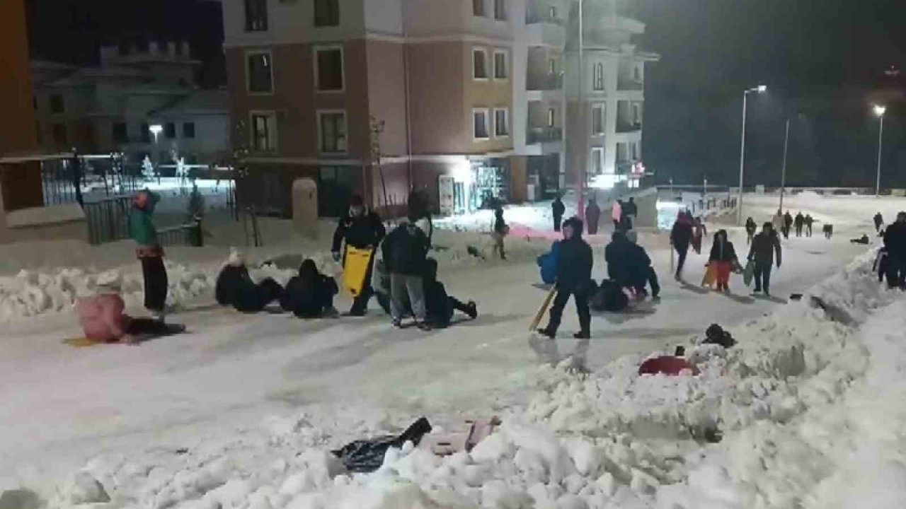 Gölbaşı ilçesinde vatandaşların kar keyfi