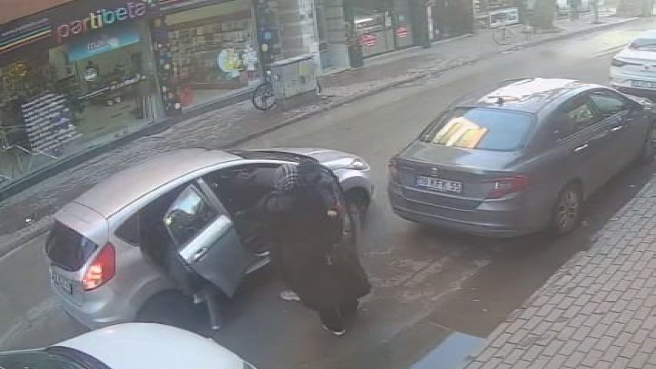 Otomobildeki çocuklar arkadan minibüsün çarpmasıyla şoku yaşadı