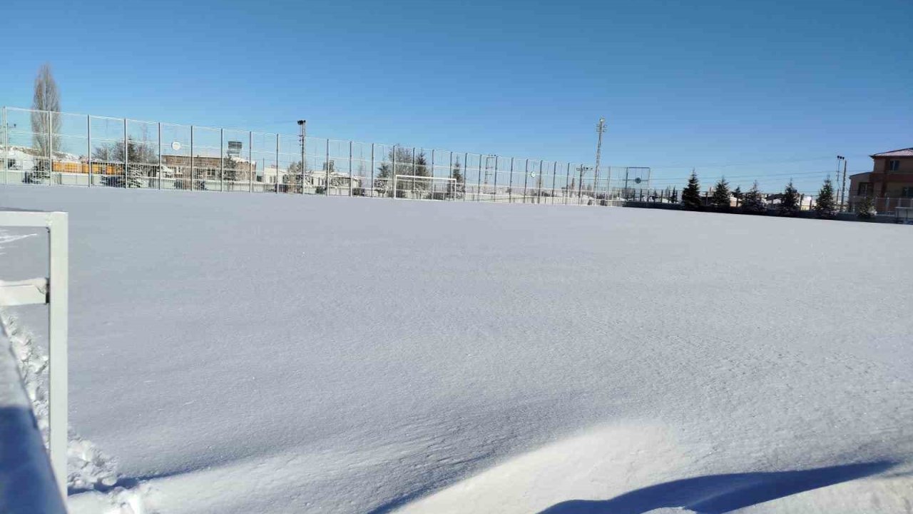 Kayseri’de amatör maçlara kar engeli