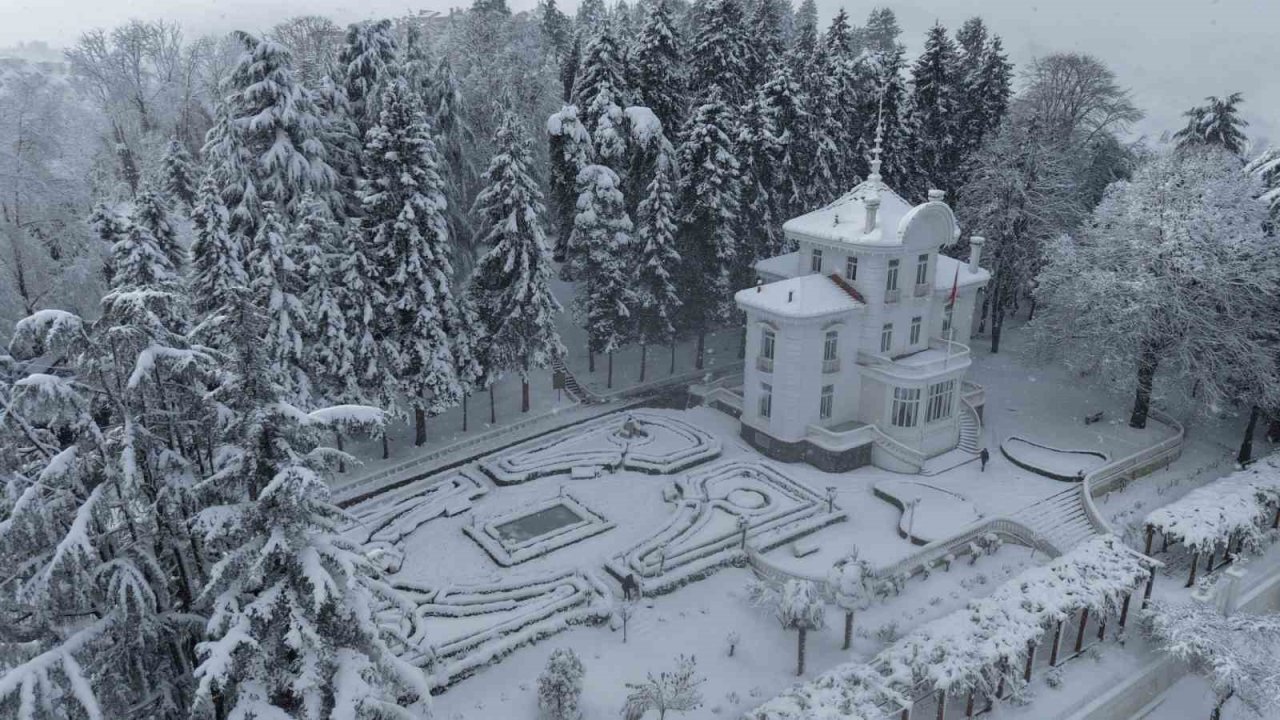 Kar Trabzon’u beyaza bürüdü