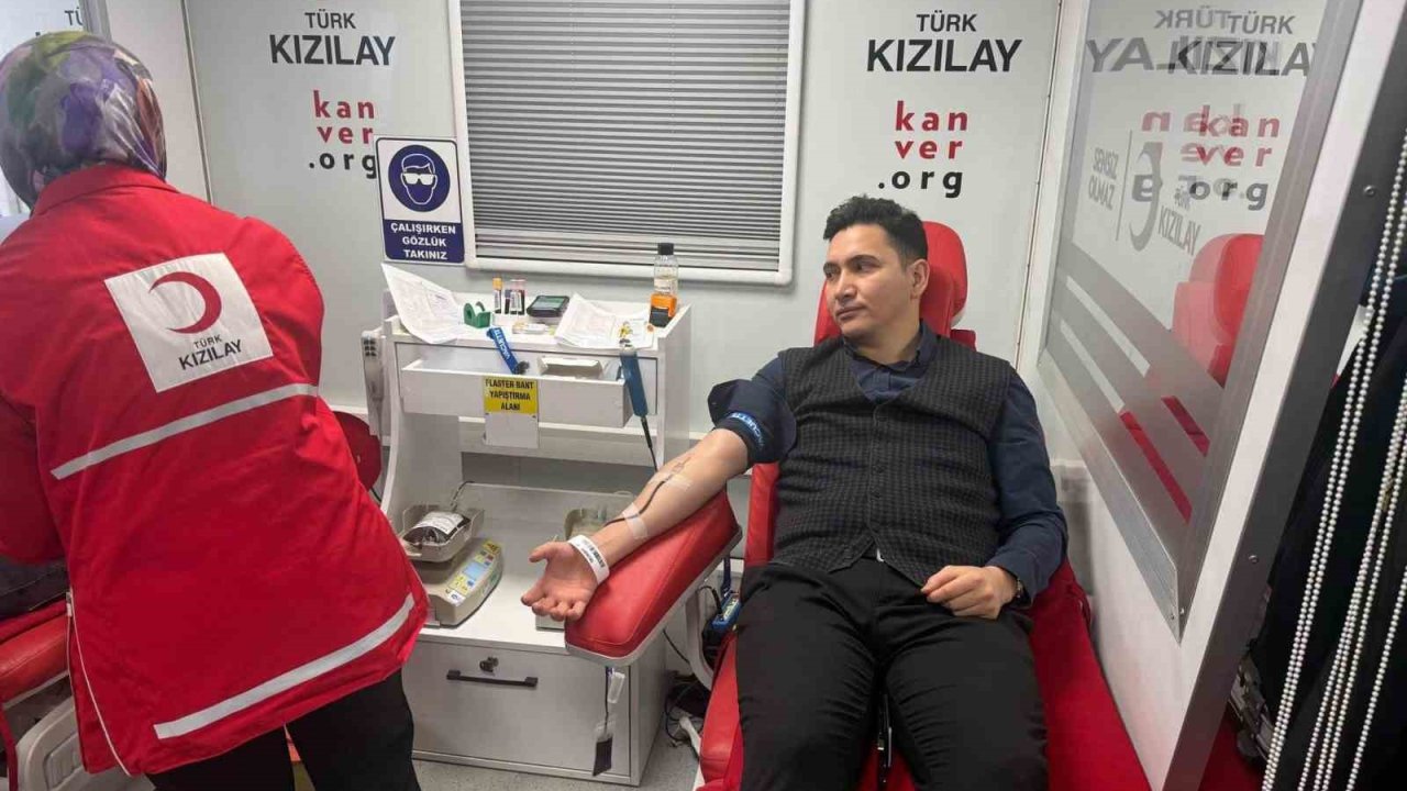 Çermik Kaymakamı Karataş, kan bağışında bulundu