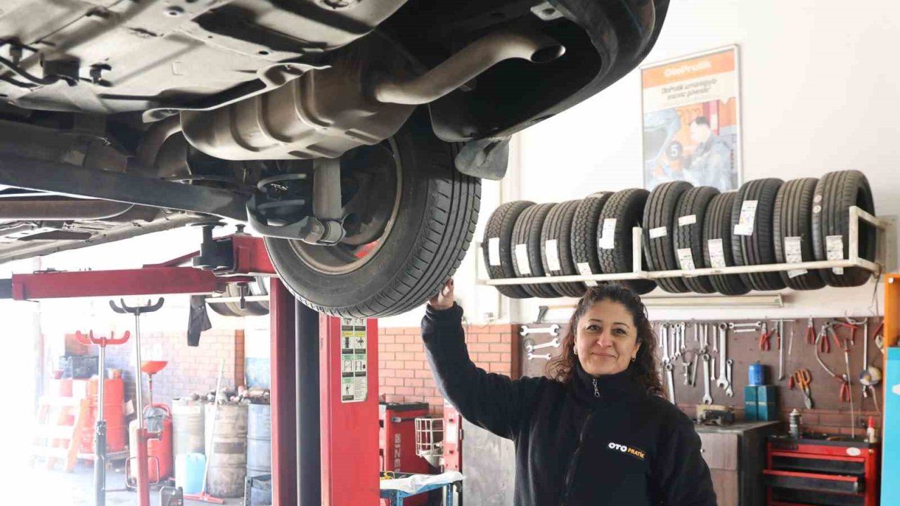 Aydın yıllar sonra buz tuttu, oto lastikçileri ek mesai yaptı