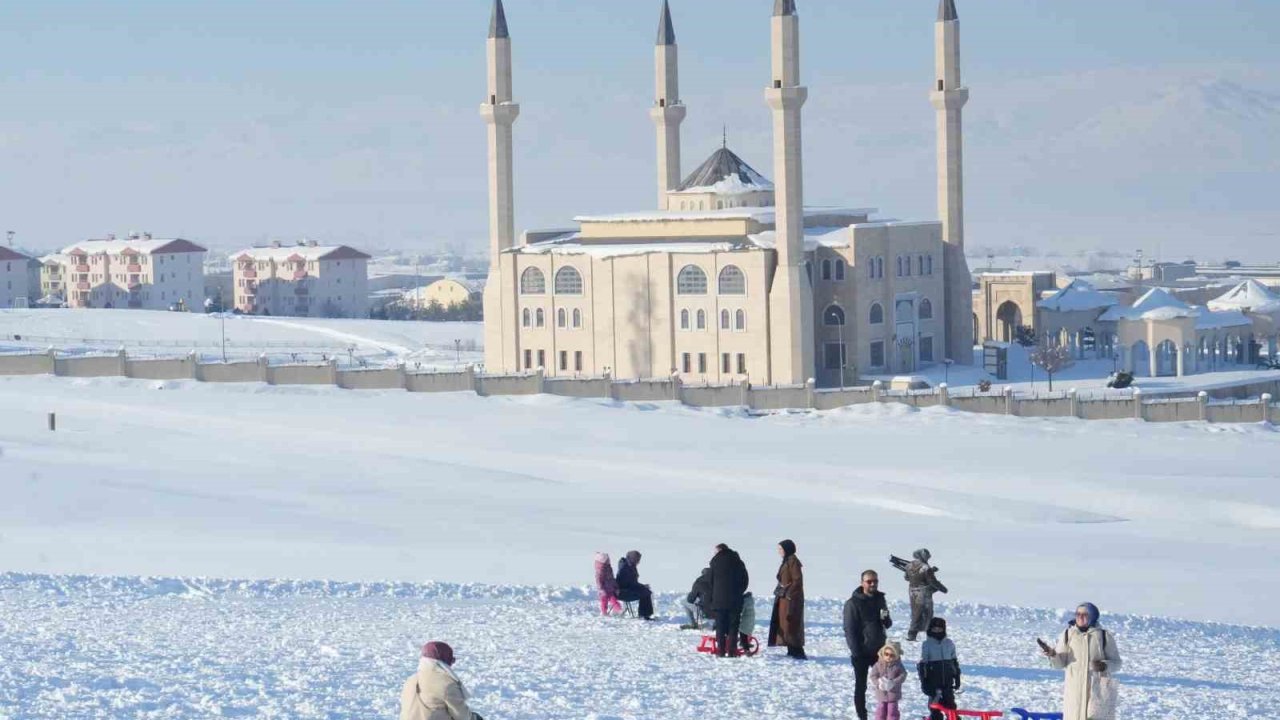 Muş’ta kayak sezonu açıldı