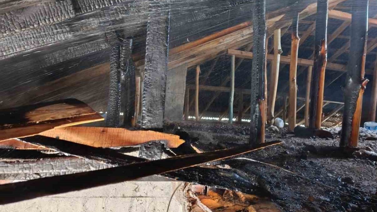 Van’da çatı yangını