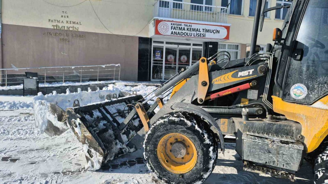 Talas’ta öğrenciler okula temiz başladı