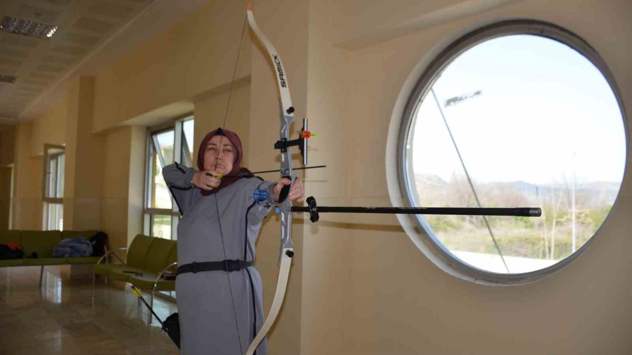 Osmanlı dizilerinden etkilendi, 48 yaşında okçuluğa başladı