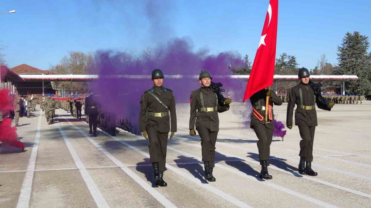 Isparta’da komandolar mezun oldu, aileler gurur ve duygu dolu anlar yaşadı