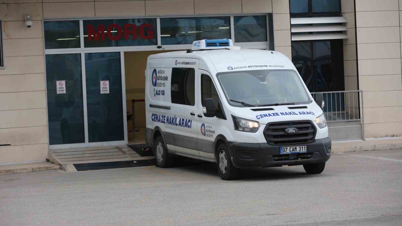 Antalya’da bıçaklanarak öldürülen anne ve kızının cenazeleri Ankara’ya götürüldü