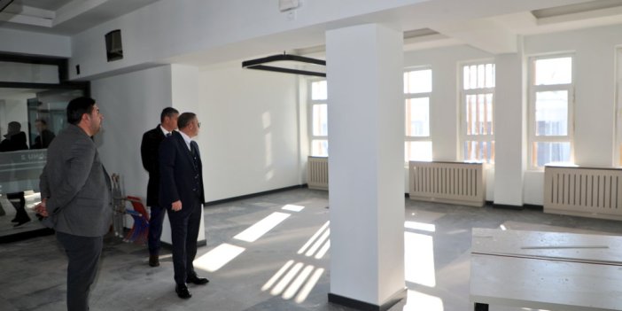 Vali Polat’tan İl Halk Kütüphanesi’nde inceleme