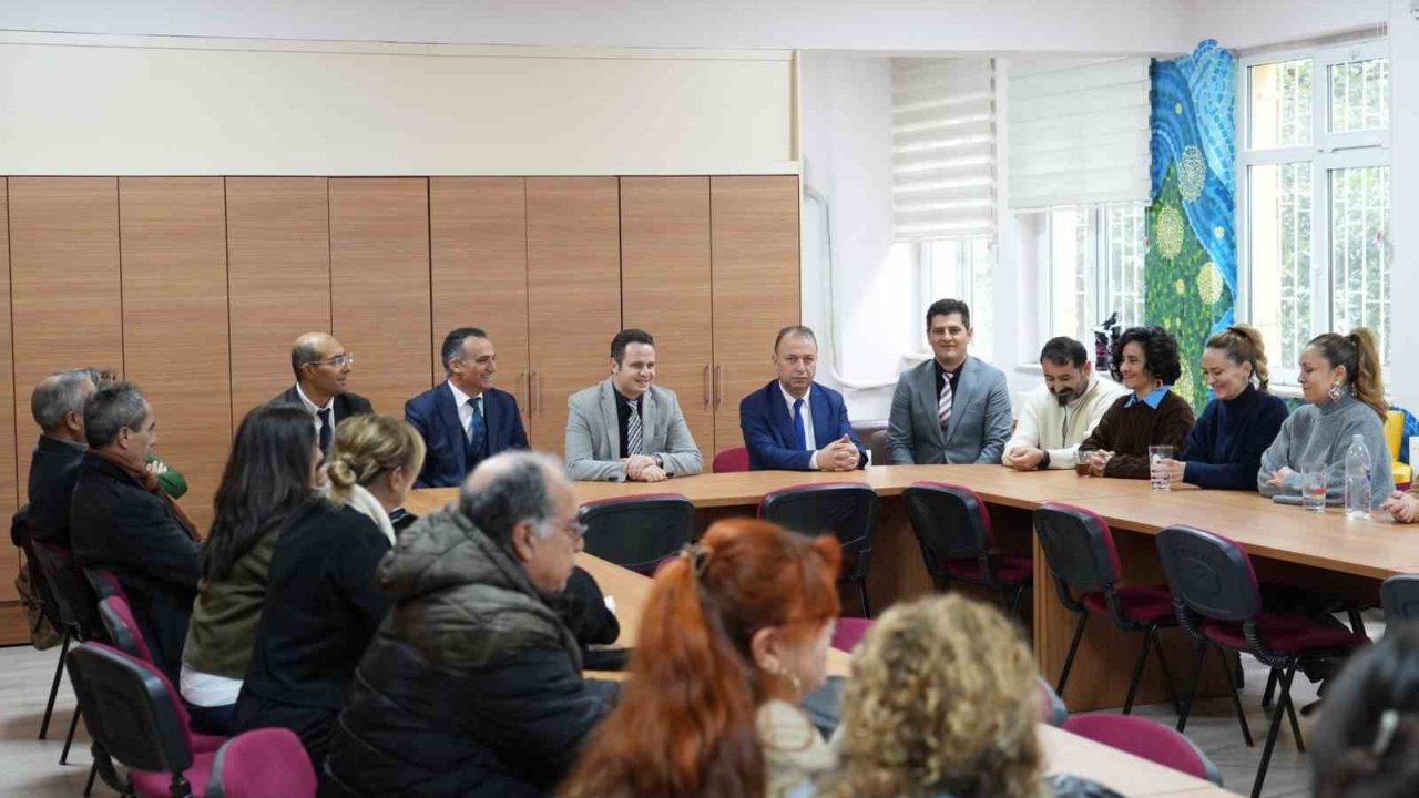 Muğla İl Milli Eğitim Müdürü çay öğrenci ve öğretmenlerle bir araya geldi