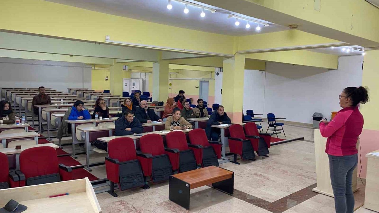 Edremit MYO öğrencilerine hijyen eğitimi verildi