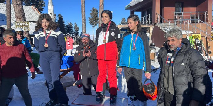 Sarıkamış’ta Alp Disiplini ve Snowboard İl Birinciliği Heyecanı