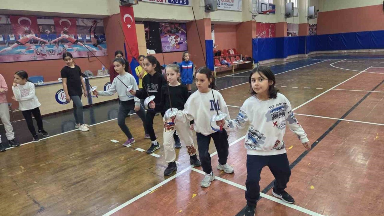 Geleceğin sporcuları için antrenmanlar devam ediyor