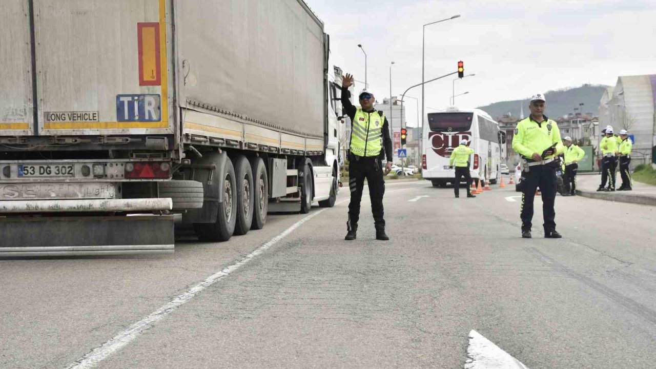 Ordu’da bir haftada 12 binden fazla araç ve sürücüsü denetlendi